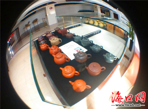 線上購物線下展覽 海口“互聯網+”消費之古玩“百壺薈”(圖2) 線上購物線下展覽 海口“互聯網+”消費之古玩“百壺薈”(圖2)