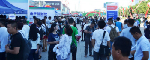 第十六屆中國(勝芳)特色家具國際博覽會盛大開幕(圖2) 第十六屆中國(勝芳)特色家具國際博覽會盛大開幕(圖2)