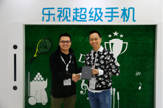 詹俊現身樂視中網展廳 樂Pro3成就賽場內外獨特風景(圖1)