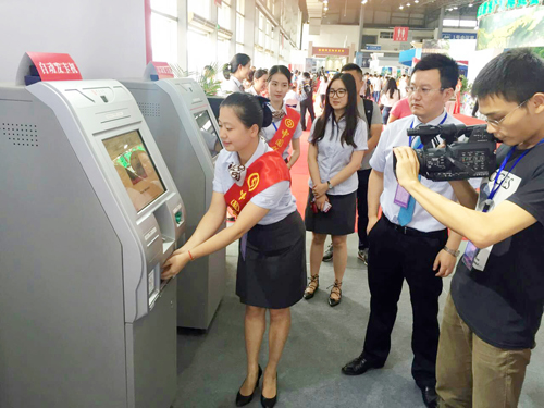中國銀行展廳精彩亮相江西旅博會(huì)(圖3) 中國銀行展廳精彩亮相江西旅博會(huì)(圖3)