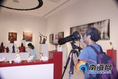 第二屆海博會開設當代藝術展覽 市民游客逛展“熱”