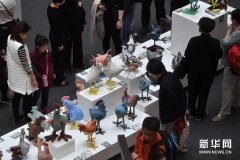 生肖雞年元素紙漿雕塑創(chuàng)意展亮相